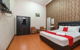 RedDoorz near Danau Toba Parapat